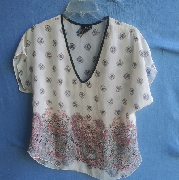 Rue 21 Juniors size Medium Ivory Sheer Top - Picture 2 of 4